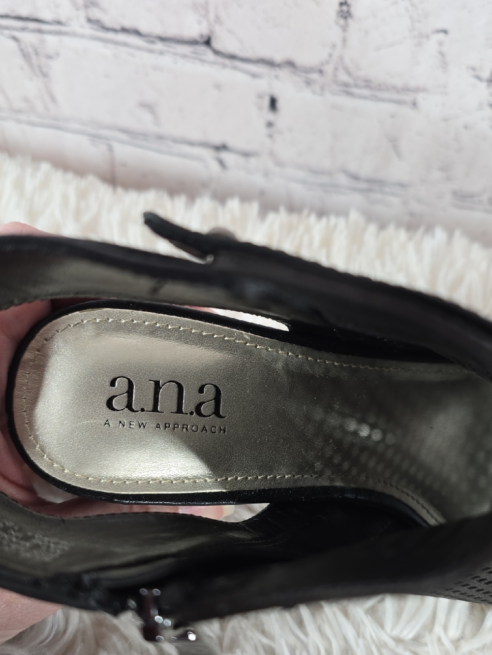A.N.A. A New Approach 'Trout' Black Perforated Block Heel Sandals Size 8.5 - Picture 2 of 16